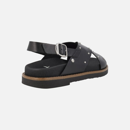 Sandalias negras de piel con tachas Aitana