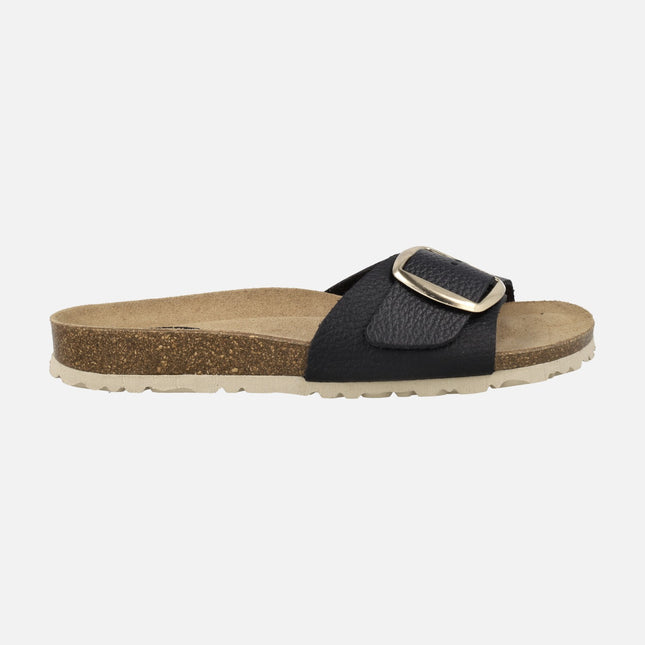 Sandalias bio estilo palas en piel negra con hebilla dorada