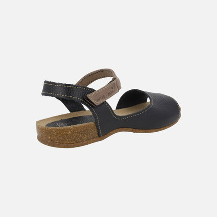 Sandalias bio en piel negra con tira de velcro en taupe