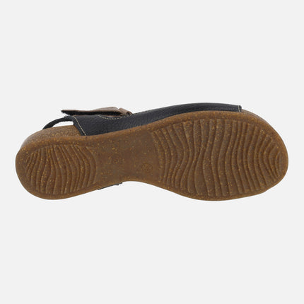 Sandalias bio en piel negra con tira de velcro en taupe