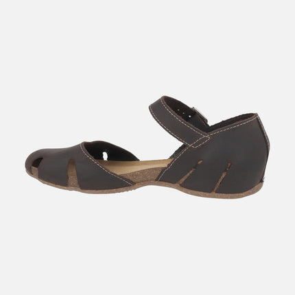 Zapatos semi abiertos con pulsera al tobillo en piel engrasada marrón
