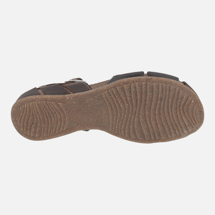 Zapatos semi abiertos con pulsera al tobillo en piel engrasada marrón
