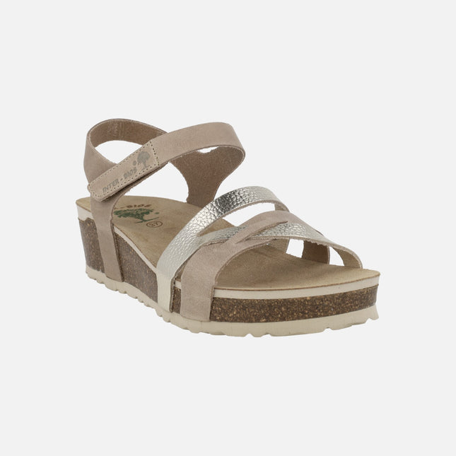 Sandalias de cuña en combinado beige y platino con cierre de velcro