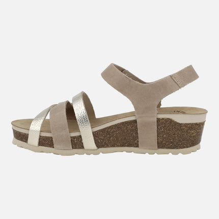 Sandalias de cuña en combinado beige y platino con cierre de velcro