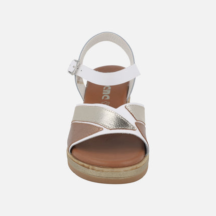 Sandalias de piel en combinado de metales con cuña efecto rafia