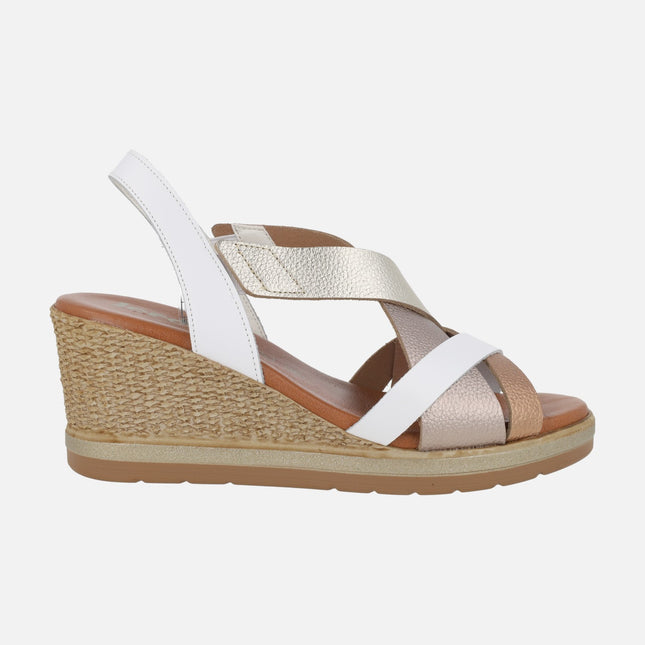 Sandalias de piel en combinado blanco con metalizados