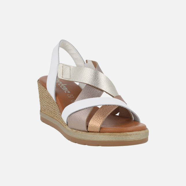 Sandalias de piel en combinado blanco con metalizados