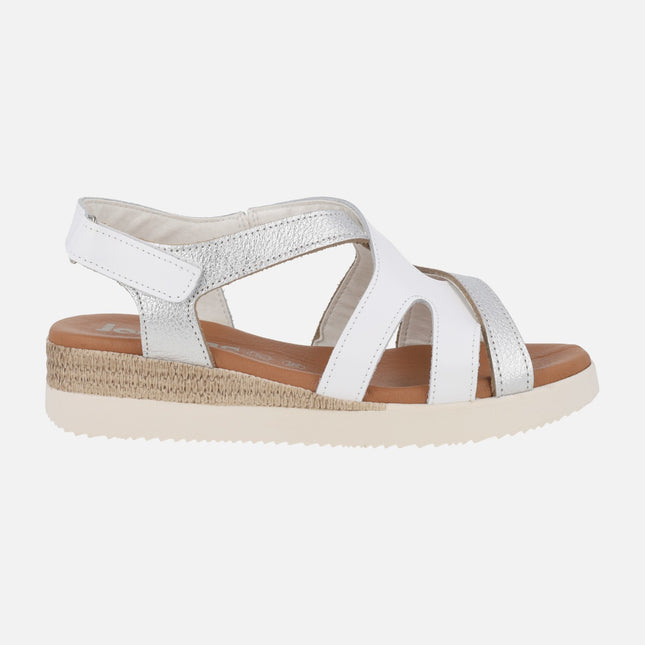 Sandalias de cuña baja en combinado blanco y plata