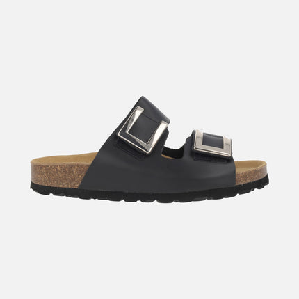 Sandalias negras de piel estilo bio con velcros y adornos metálicos
