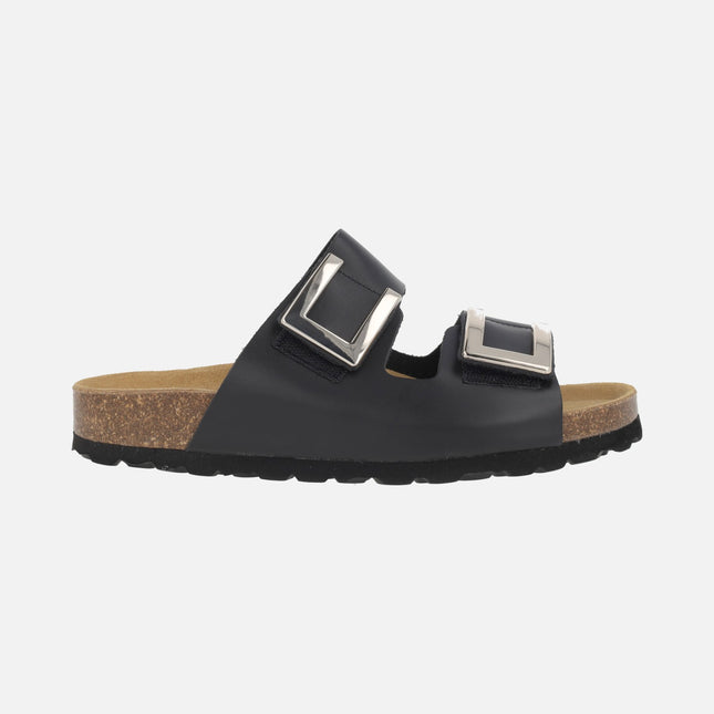 Sandalias negras de piel estilo bio con velcros y adornos metálicos