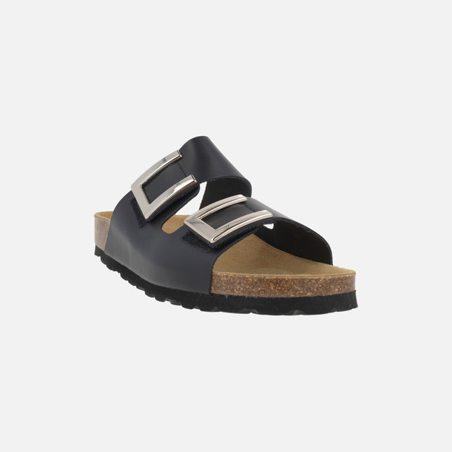 Sandalias negras de piel estilo bio con velcros y adornos metálicos