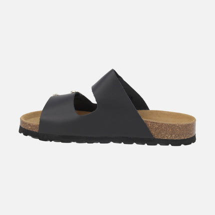 Sandalias negras de piel estilo bio con velcros y adornos metálicos
