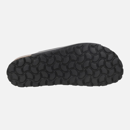 Sandalias negras de piel estilo bio con velcros y adornos metálicos