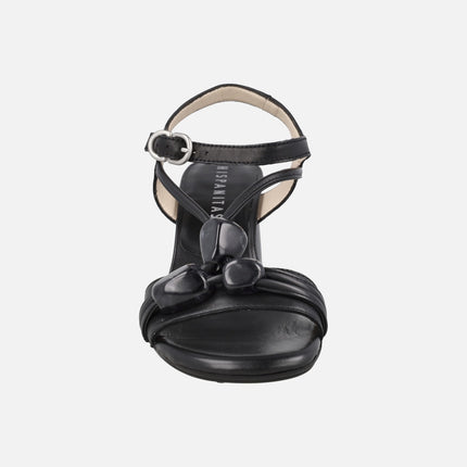 Sandalias de piel en color negro con detalle de piedras