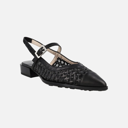 Bailarinas destalonadas con tacón bajo en piel y tejido rafia