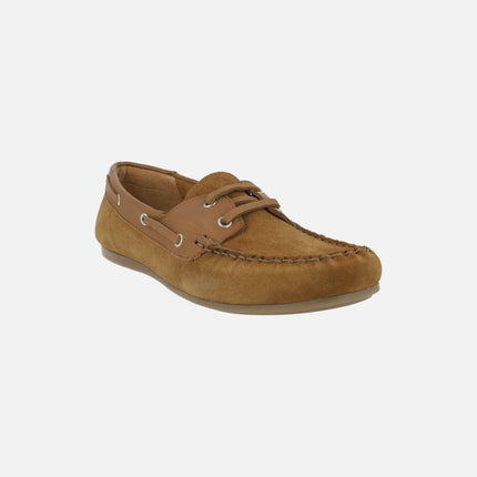 Suede and leather boating shoes with lace closure