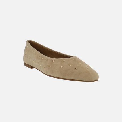 Bailarinas Paris en ante beige con tachas doradas