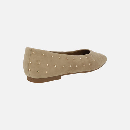 Bailarinas Paris en ante beige con tachas doradas