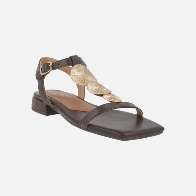 Sandalias marrones de piel Saint Tropez con adornos circulares dorados