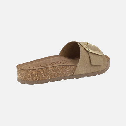 Sandalias Jerba-114 Mushroom en serraje beige con hebilla dorada
