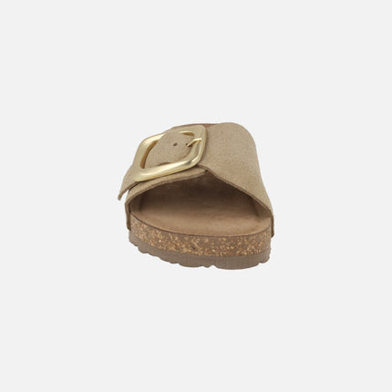 Sandalias Jerba-114 Mushroom en serraje beige con hebilla dorada