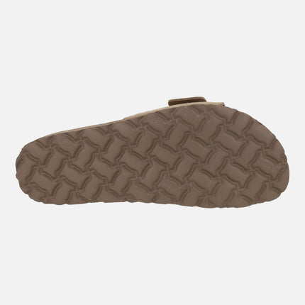 Sandalias Jerba-114 Mushroom en serraje beige con hebilla dorada