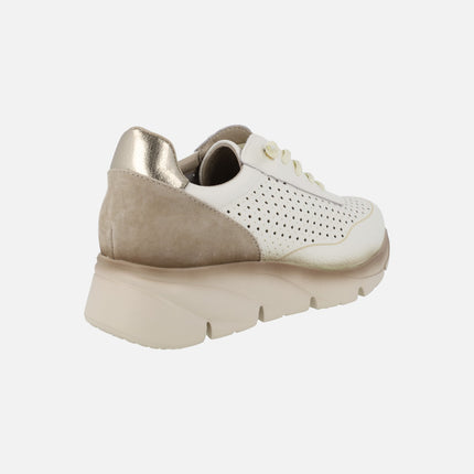 Zapatillas deportivas con perforados y cordones elásticos