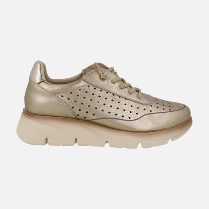 Zapatillas deportivas con perforados y cordones elásticos