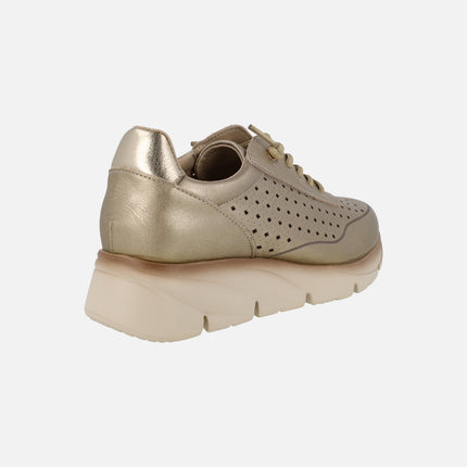 Zapatillas deportivas con perforados y cordones elásticos