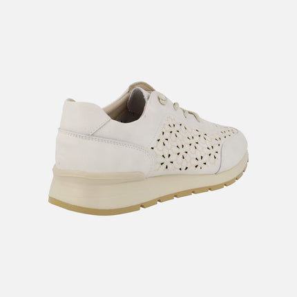 Zapatillas deportivas con serigrafiado y troquelados de flores