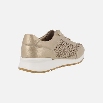 Zapatillas deportivas con serigrafiado y troquelados de flores