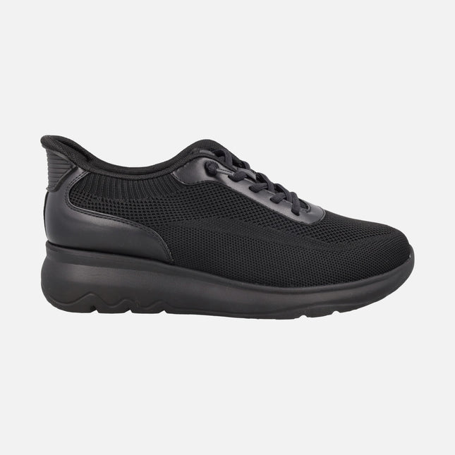 Sneakers with elastic laces and easy-fit system