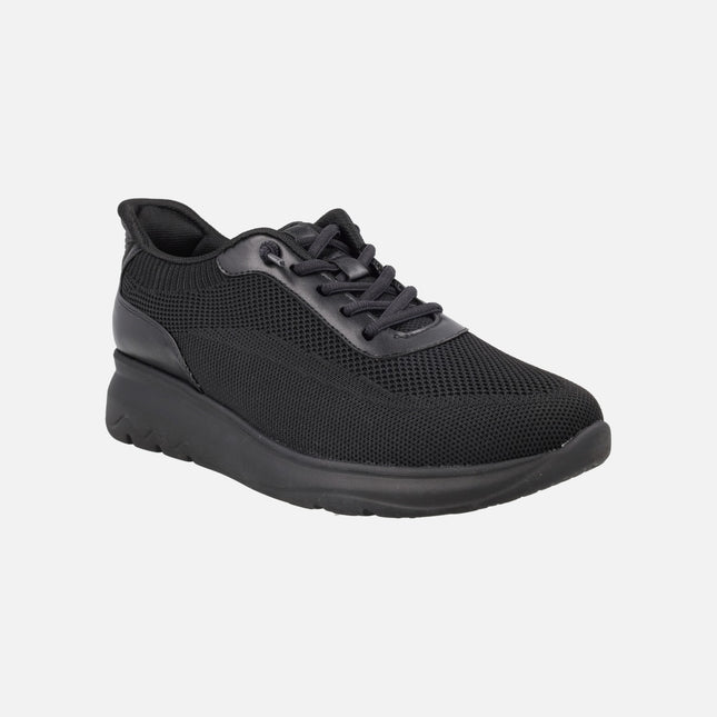 Sneakers with elastic laces and easy-fit system