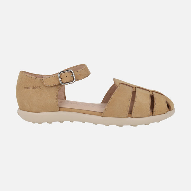 Sandalias cangrejeras en piel nobuck con cierre de hebilla