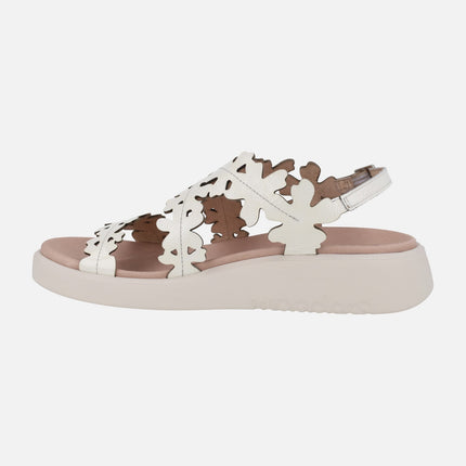 Sandalias en piel charol efecto flores Mar 51