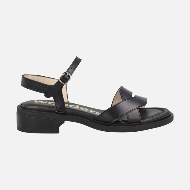 Sandalias negras de piel con tacón bajo Janett 10