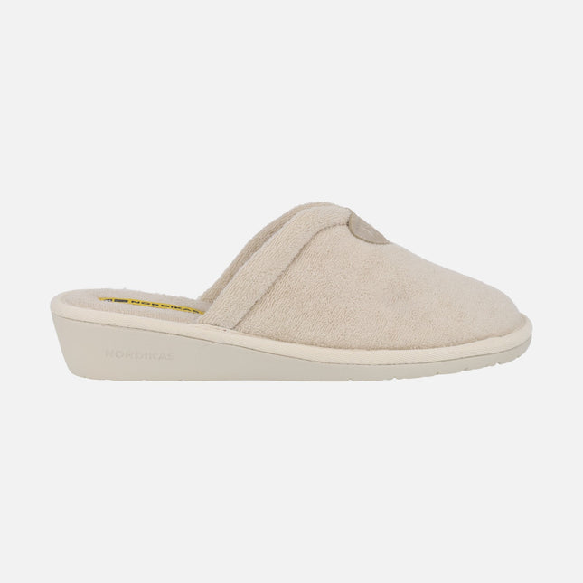 Zapatillas de casa descalzas para mujer en toalla beige