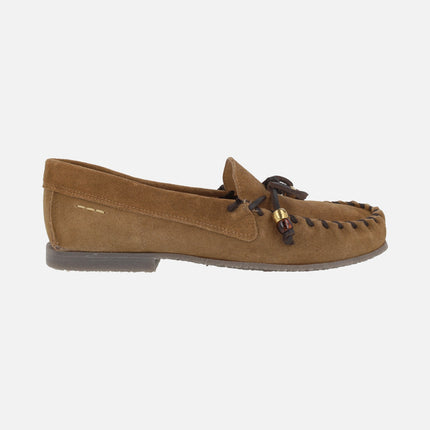 Mocasines de ante para mujer con detalle de lazo y pespuntes