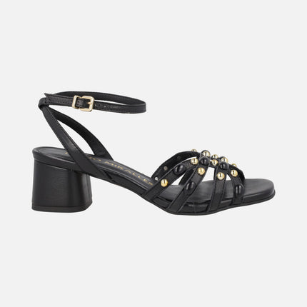 Sandalias de tacón con pedrería y pulsera al tobillo