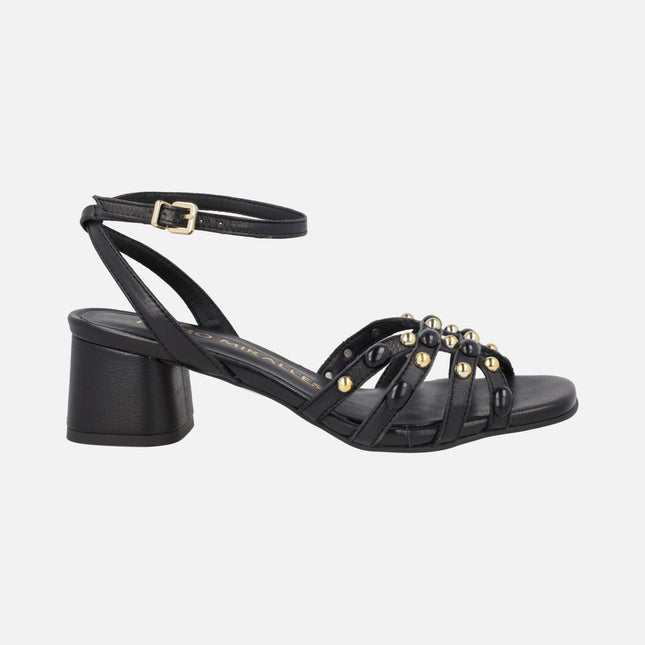 Sandalias de tacón con pedrería y pulsera al tobillo