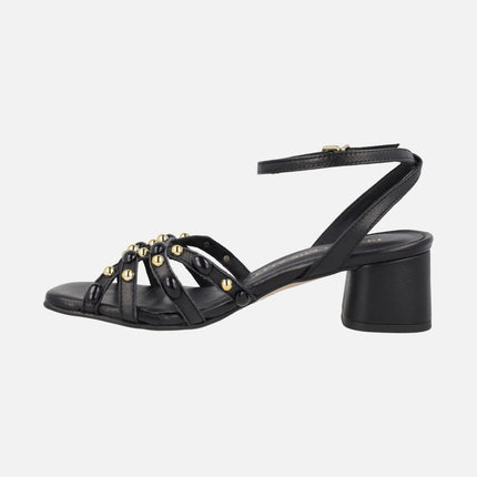 Sandalias de tacón con pedrería y pulsera al tobillo