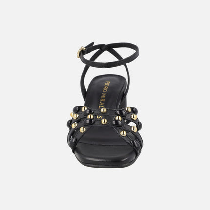 Sandalias de tacón con pedrería y pulsera al tobillo