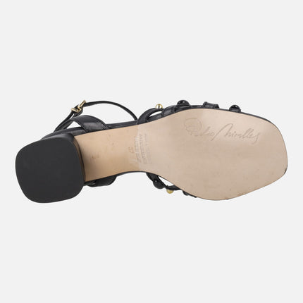 Sandalias de tacón con pedrería y pulsera al tobillo