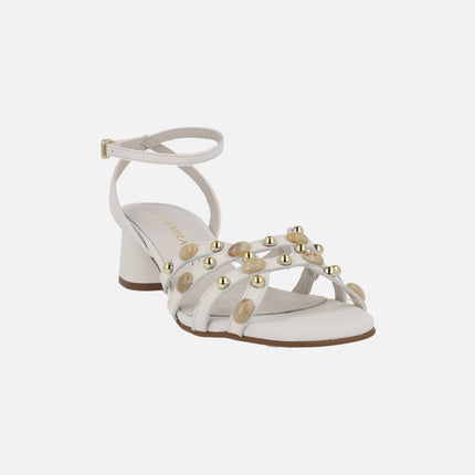 Sandalias de tacón con pedrería y pulsera al tobillo