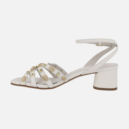 Sandalias de tacón con pedrería y pulsera al tobillo