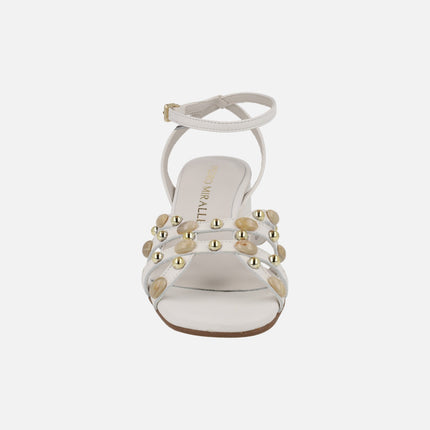 Sandalias de tacón con pedrería y pulsera al tobillo