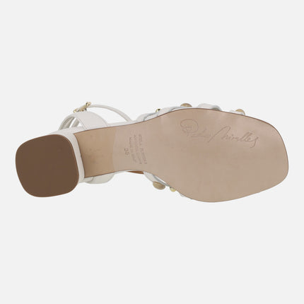 Sandalias de tacón con pedrería y pulsera al tobillo