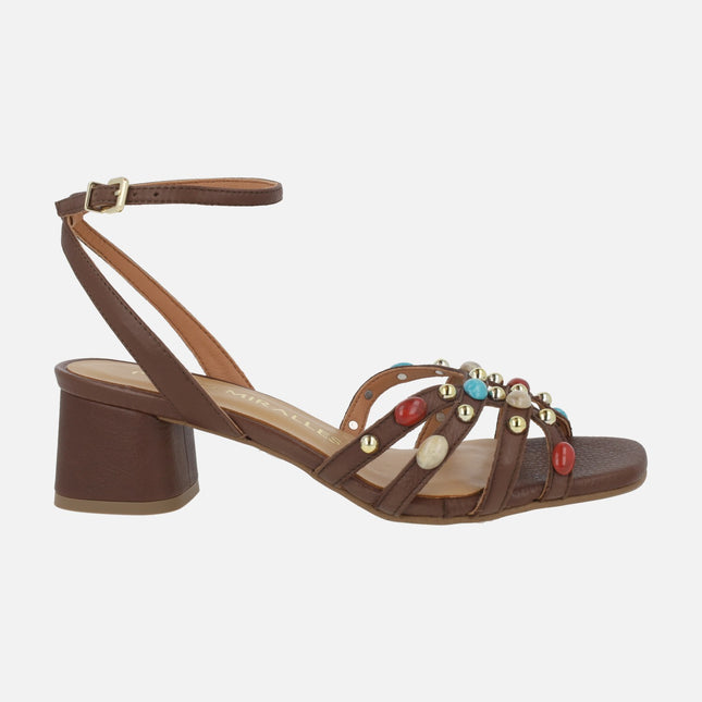 Sandalias de tacón con pedrería y pulsera al tobillo