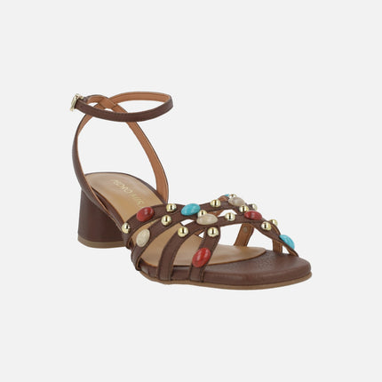 Sandalias de tacón con pedrería y pulsera al tobillo