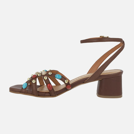 Sandalias de tacón con pedrería y pulsera al tobillo